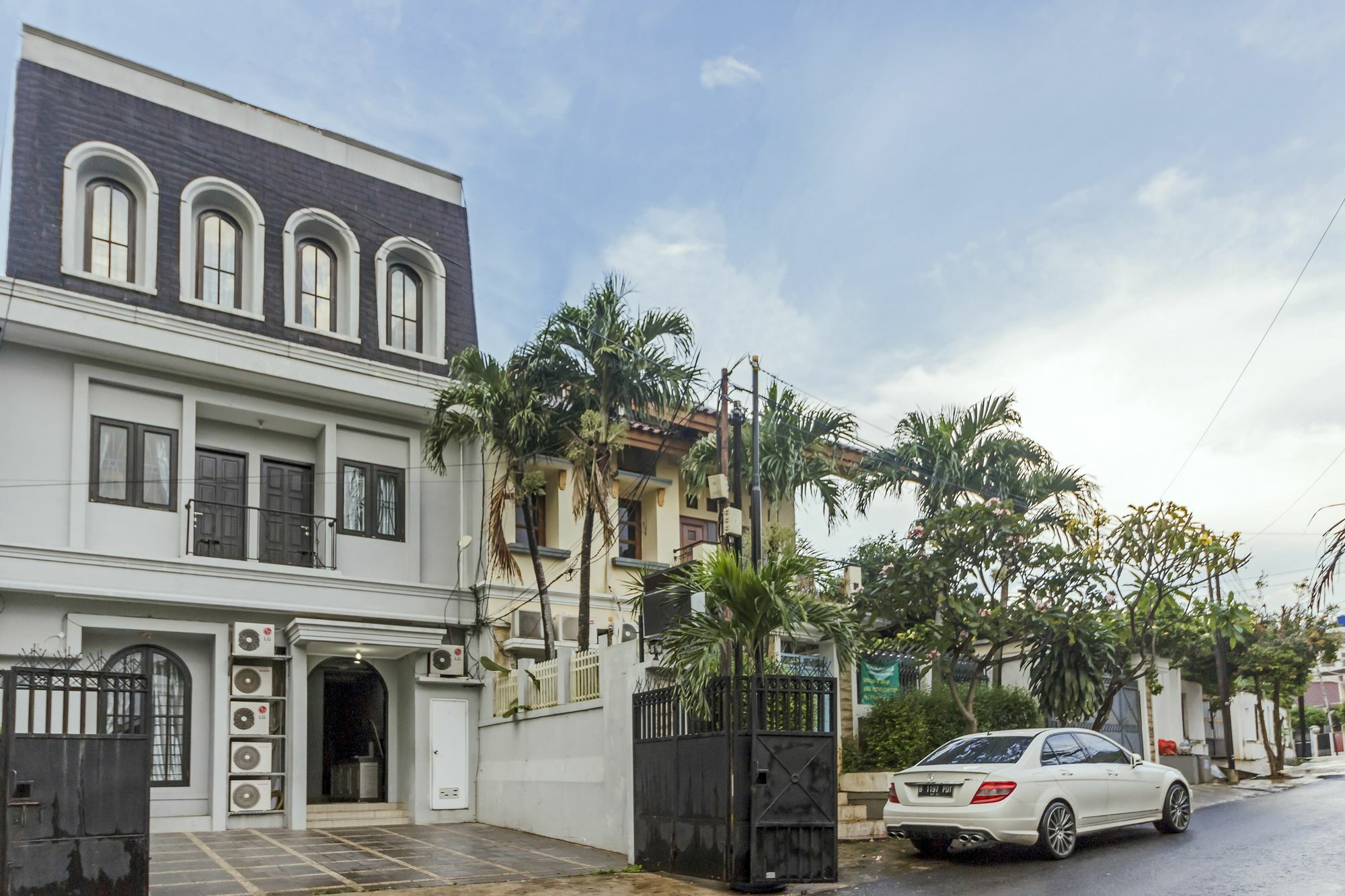 Oyo 105 La Maison D Ilona Jakarta Exterior foto